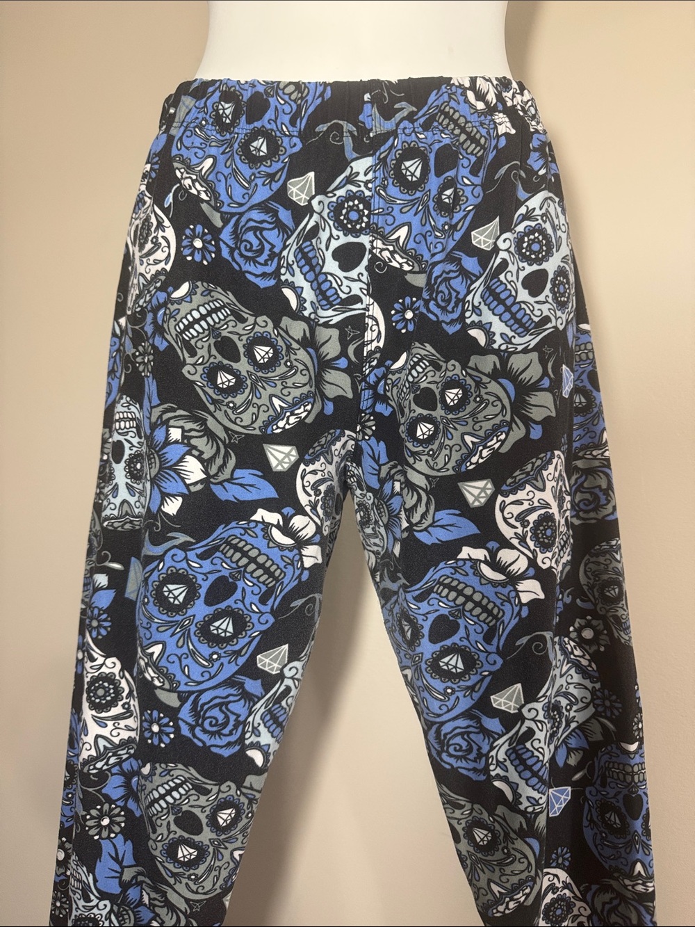 Sweet Legs Sugar Skull Print Leggings in Black and Blue